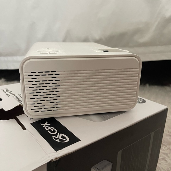 GPX mini projector with Bluetooth - Picture 9 of 9